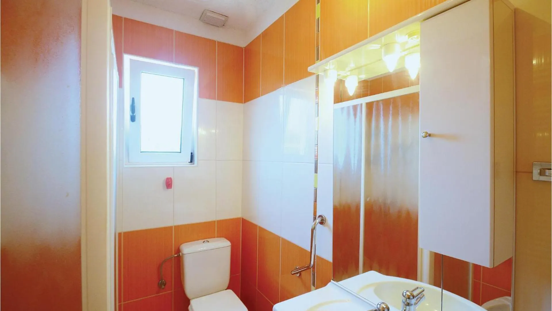 Stunning Home In Barisici With Wifi Sumber 0*,